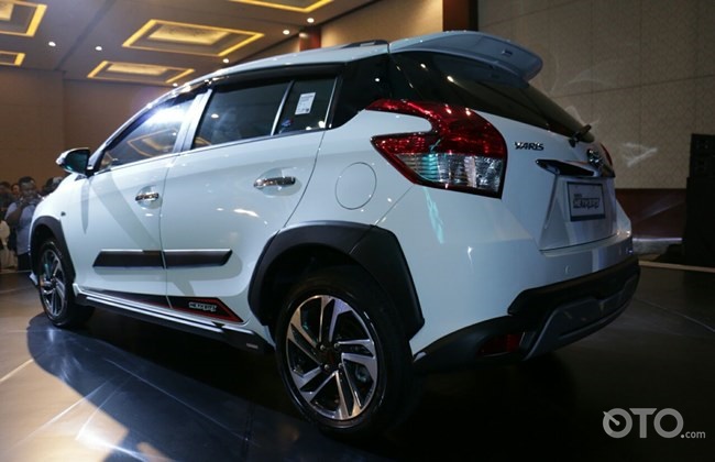 Yaris heykers belakang